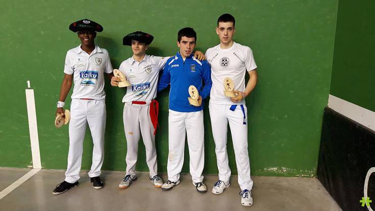 Baztango XXXIX. Pilota txapelketako finalak igandean jokatu dituzte Almandozen eta Iruritan