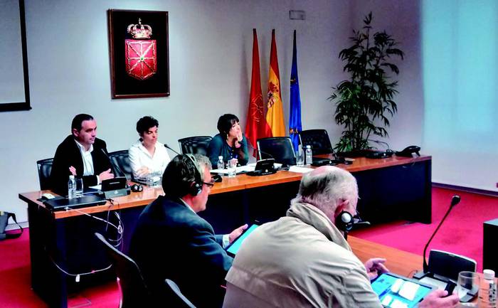 Euskarazko zerbitzuak bermatzeko ez du neurririk hartuko Nafarroako Parlamentuak