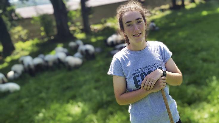 «Egun emakume nekazariak ez dira soilik nekazarien andreak»