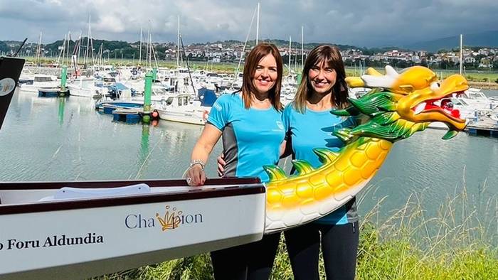 Danborraren erritmora elkarrekin arraunean