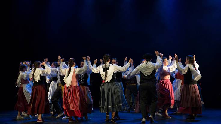 Oberena dantza taldea Zubietan ariko da igandean