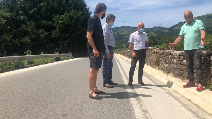 Baztango hainbat errepidetan segurtasuna hobetzeko Geroa Bairen bi ekimen ahobatez onartu ditu Baztango udalak
