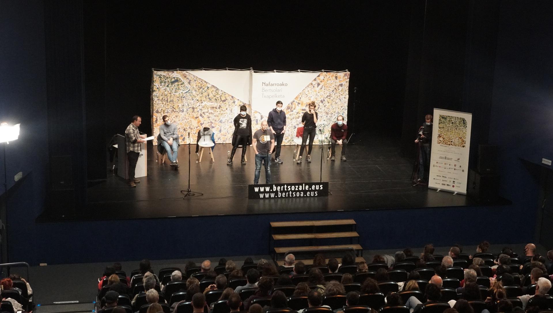 Nafarroako Bertsolari Txapelketaren azken finalaurrekorako bi sarrera lortu nahi dituzu?