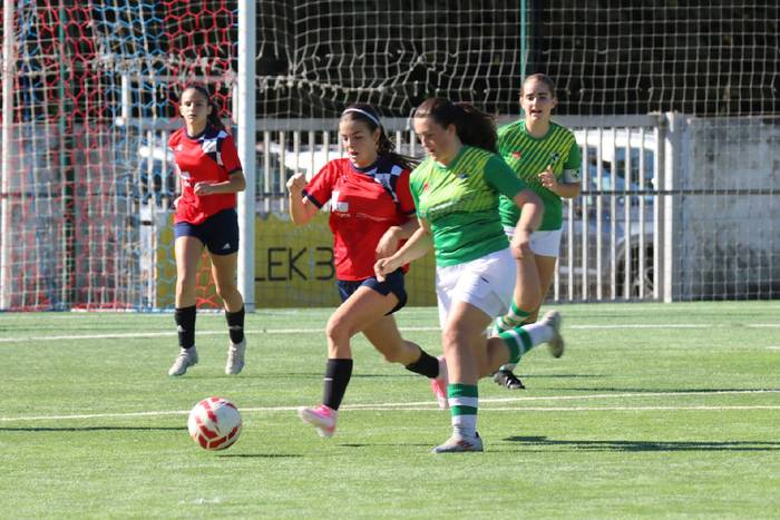 Kadete mailako futbol derbia jokatuko dute Baztan eta Doneztebeko mutilek eta Baztan eta Beti Gazteko neskek