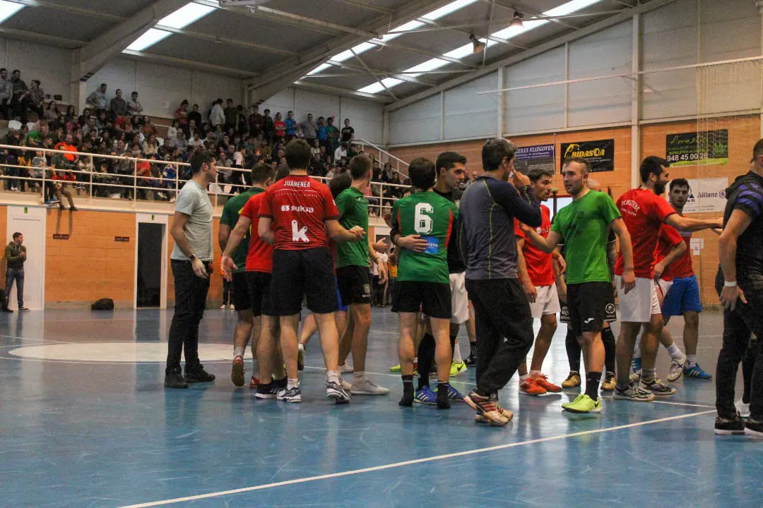 Areto futbol txapelketa solidarioa jokatuko dute Aste Sainduan Baztanen