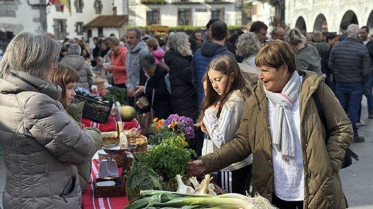 [ARGAZKIAK] Giro ederra izan dute Leitzako eta Aresoko produktuen azokan