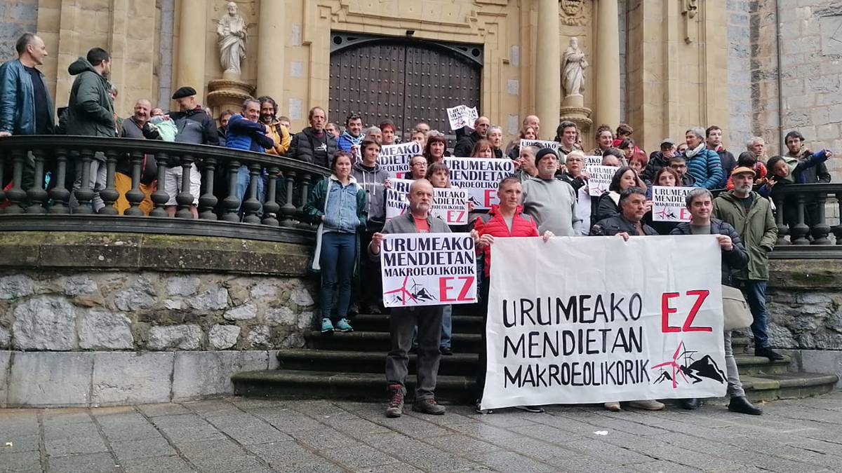 «Makroproiektu eolikoak geldiarazteko eta gure mendiak defendatzeko» deia egin du Urumeako Mendiak Bizirik taldeak