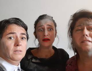 Evaren Alabak antzerki taldearen lana Iruritan