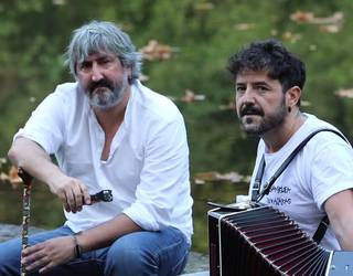 'Bidasoatik harago' aurkeztuko dute Jon Garmendiak eta Xabi Solanok igandean Arizkunenean