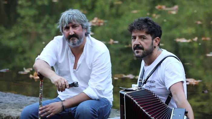 'Bidasoatik harago' aurkeztuko dute Jon Garmendiak eta Xabi Solanok igandean Arizkunenean