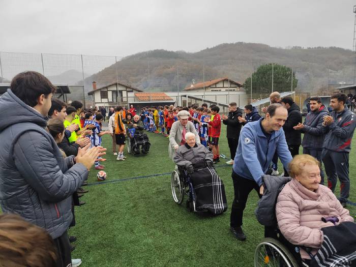 Osasuna nagusitu da Zelaieta futbol txapelketa solidarioan