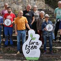 Udazkena Loratzen zikloaren barrenean bertso saioa musikatua