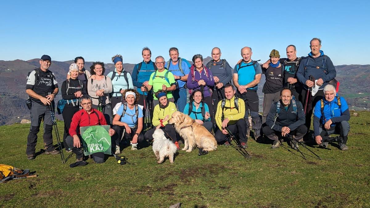 Igandean urteko hondar mendi martxa eginen dute Baztango Mendigoizaleek Auzara