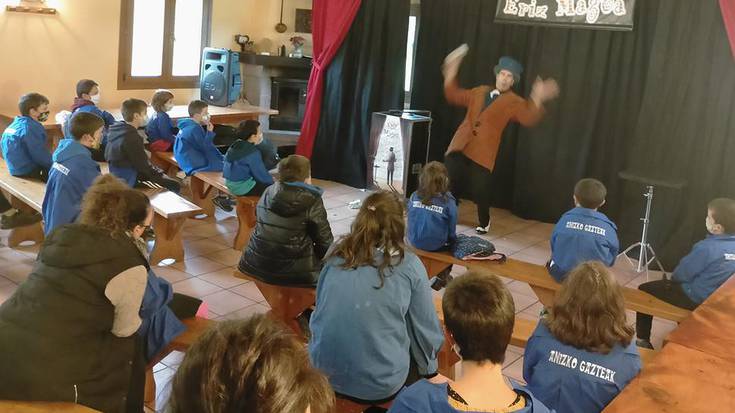 Eriz magoaren ikuskizuna izan zuten Anizko ez-bestetan