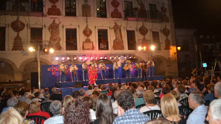 Mariachi Imperial Elegancia Mexicana taldearen emanaldia Beran