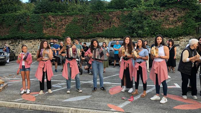 Ortzegunetik astelehenera besta giroan ibiliko dira Donamarian