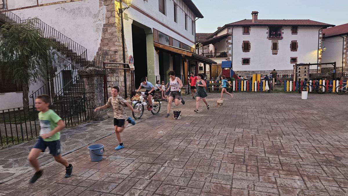 Modu berezian ospatu dituzte sanjoanak Berroetan