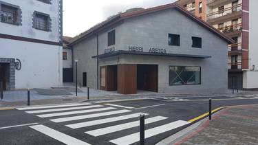 Urritik aurrera kultur eskaintza oparoa izanen dute Leitzako Herri Aretoan