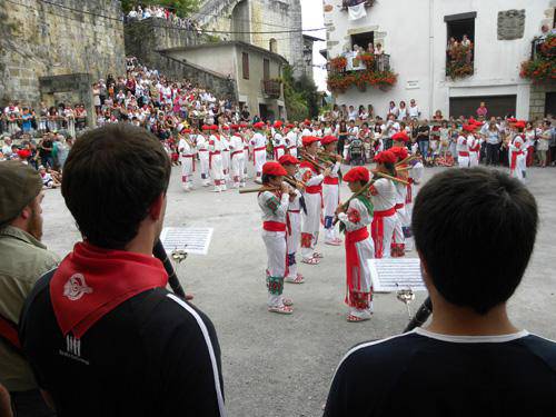 Bordondantza eta Makildantzekin ohoratu dute San Esteban Berako dantzariek