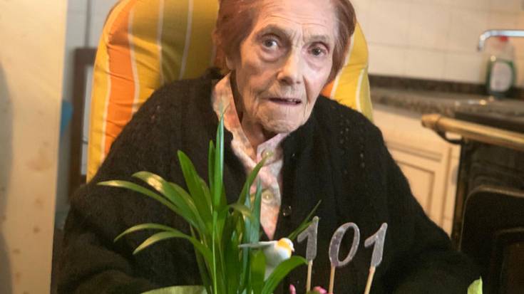 Ehun eta bat urte bete ditu martxoaren 16an Barbeneko Juliana Elizalde etxalartarrak