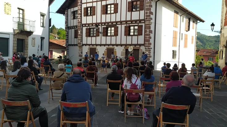 Emanaldi bikaina eskaini dute Berako Musika Eskolako ikasleek