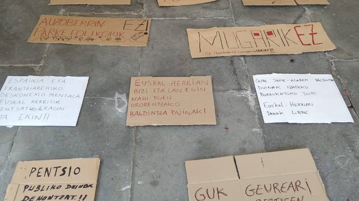 Aldarrikapenez bete ditu karrikak Gure Eskuk