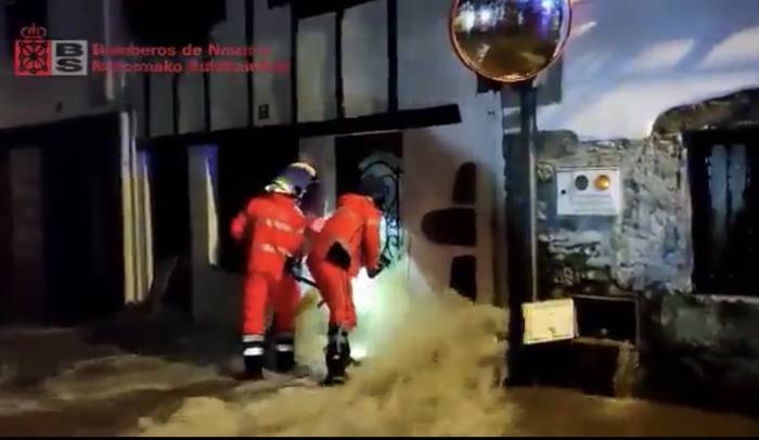 Suhiltzaileen Zerbitzuak uholde kasuan nola jokatu erakusteko aholkuak eman ditu