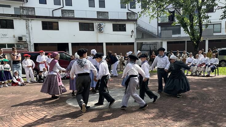 Dantzariz bete da Bera Dantzari Ttikiren 30. urteurrenean