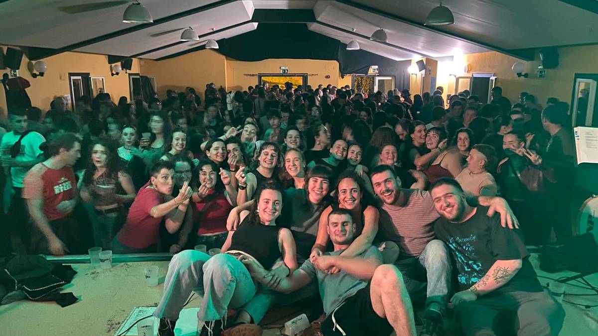 Giro ezin hobean agurtu du eszenatokia Bizphiru Pelau taldeak