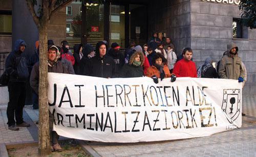 «Terrorismoa goratzea» egotzita deklaratu du herritar batek Nafarroako Entzutegian 