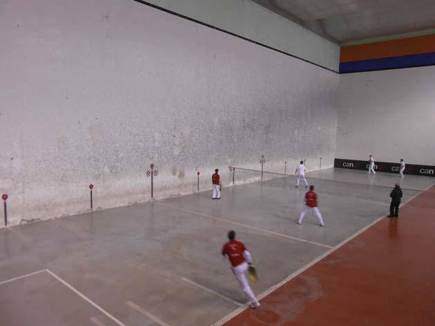 Bederatzi hirukote hasiak dira paxaka txapelketan