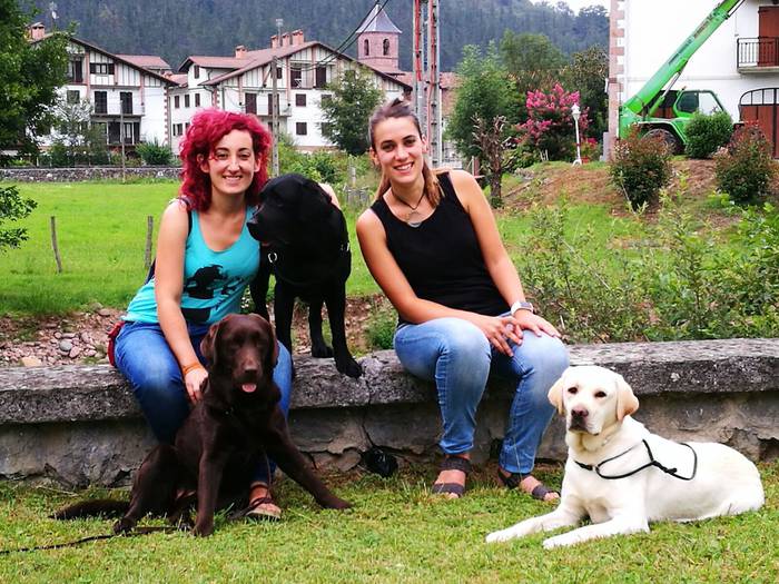 Biak Bat elkarteko zakurrek Elizondoko Zahar Etxea bisitatuko dute abenduaren 4an eta 5ean