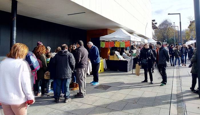 Baztango artisautza eta nekazaritza elikagaien azoka izanen dute larunbatean Elizondon