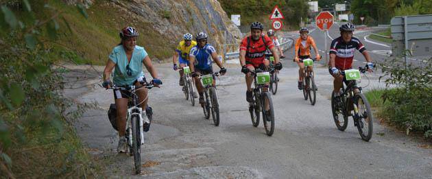 300 txirrindulazalek parte hartu dute Bidasoko Bide Berdeko VII. BTT Martxan