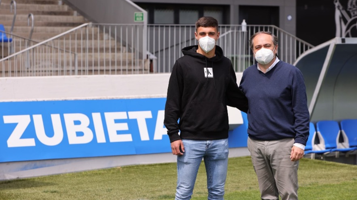 Hiru urtez luzatu du bere kontratua Jon Karrikaburuk Realean