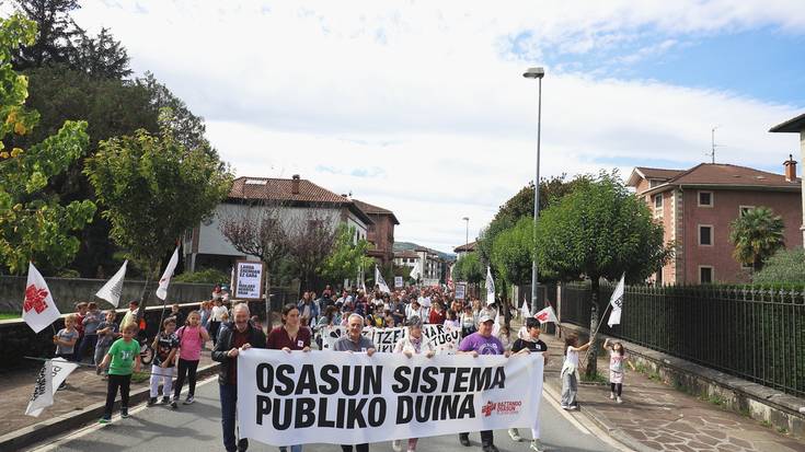 Elizondoko karrikak bete ditu osasun arreta duinaren aldeko aldarriak