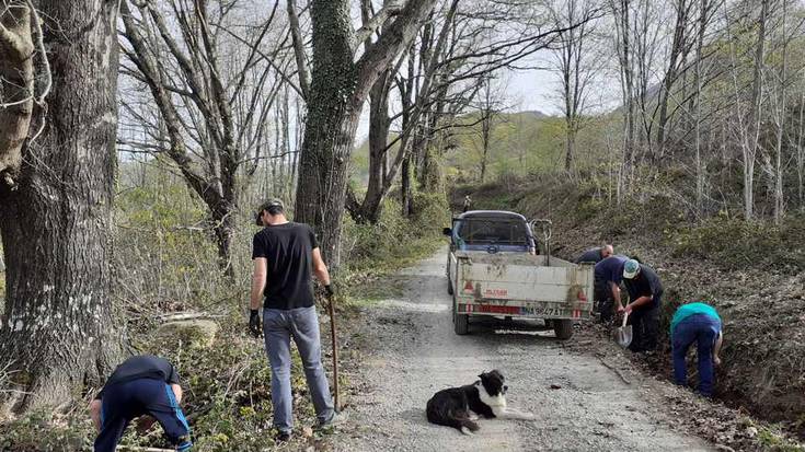 Auzolanean ibili dira Arizkunen asteburuan