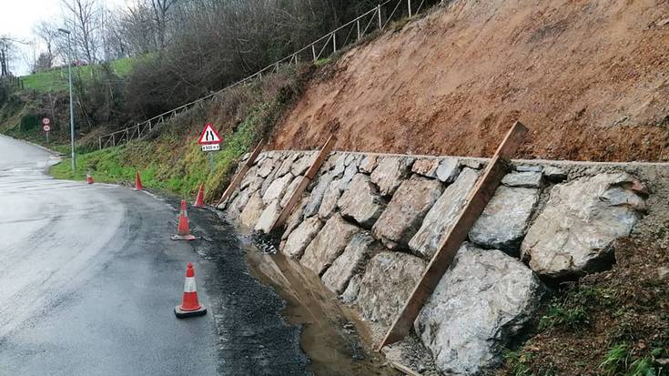 Antsolokueta auzoko bide bazterretan espaloia egiteko proiektuaren lanak martxan dira