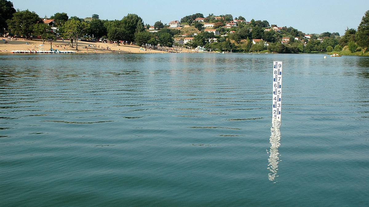 Senpereko aintziraren eta herriko eraikinaren erabilpen hitzarmenari buruzko urratsak etetea eskatu dute Hats Berri taldeko hautetsiek