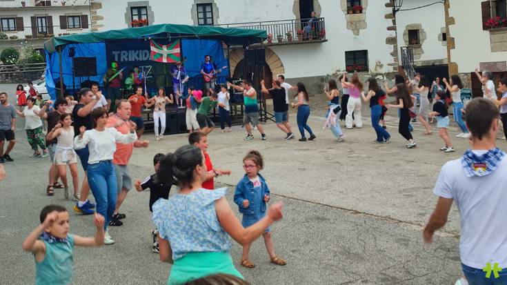 [ARGAZKIAK] Giro ederrean borobildu dituzte Saldiasko pestak