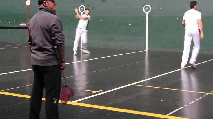 Senior mailako finalistak ere erabaki dira Benito Tainta lau eta erdiko pilota txapelketan