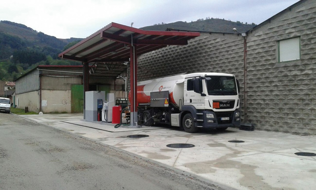Goizukoop kooperatibako erregaia hartzeko aukera zabaldu dute Goizuetako gasolindegi berrian