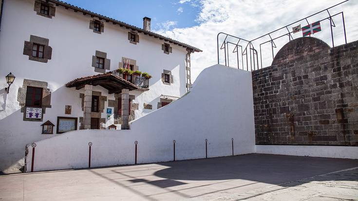 Larunbatean auzolana eginen dute Zubietan