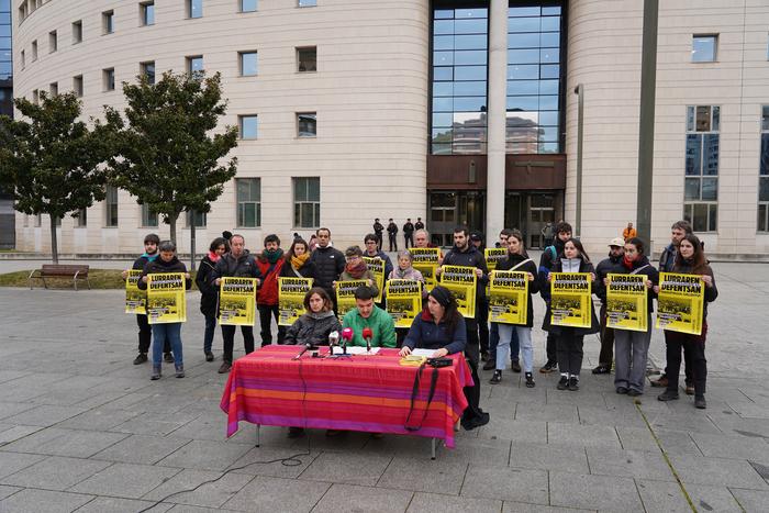 Otsailaren 1eko manifestaziorat joateko deialdia egin du Aroztegiko Elkartasun Komiteak