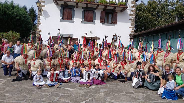 Giro bikaina izan dute aurten ere Iturengo Joaldunen Egunean