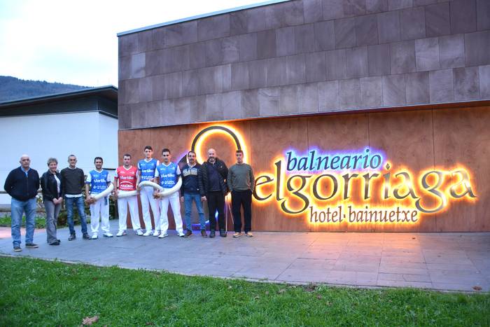 Eguberrietako buruz buruko erremonte txapelketa aurkeztu dute Elgorriaga bainuetxean