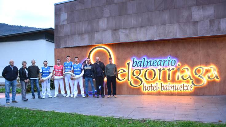 Eguberrietako buruz buruko erremonte txapelketa aurkeztu dute Elgorriaga bainuetxean