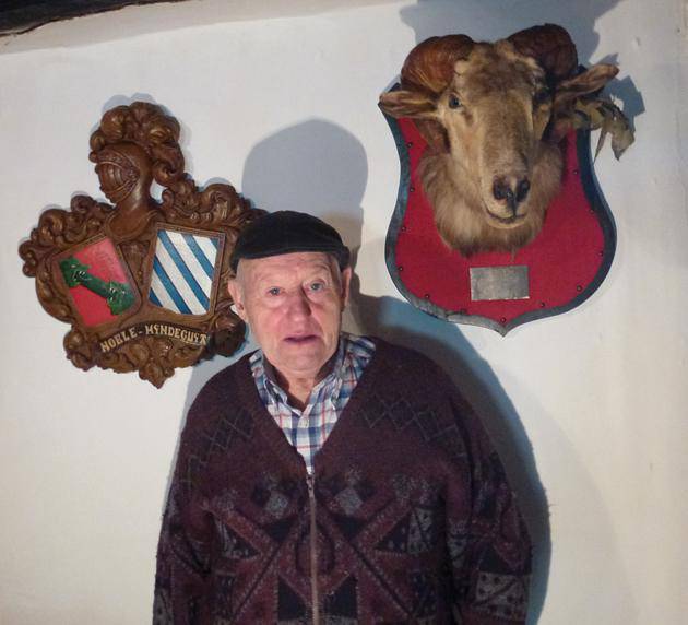 Aizkora eta ahari talka apustu entzutetsuen protagonista izan dira herriko kirolariak