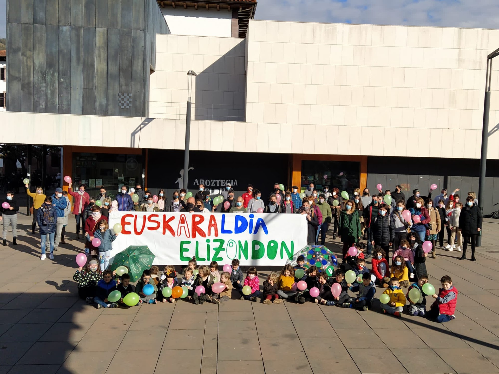 Elizondoko eta Oronoz-Mugairiko herritarrek ere bat egin dute Euskaraldiarekin