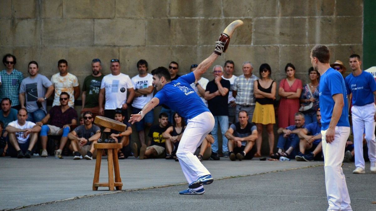 Laxoa Txapelketako finalaren egunean eginen duten afarirako txartelak salgai daude